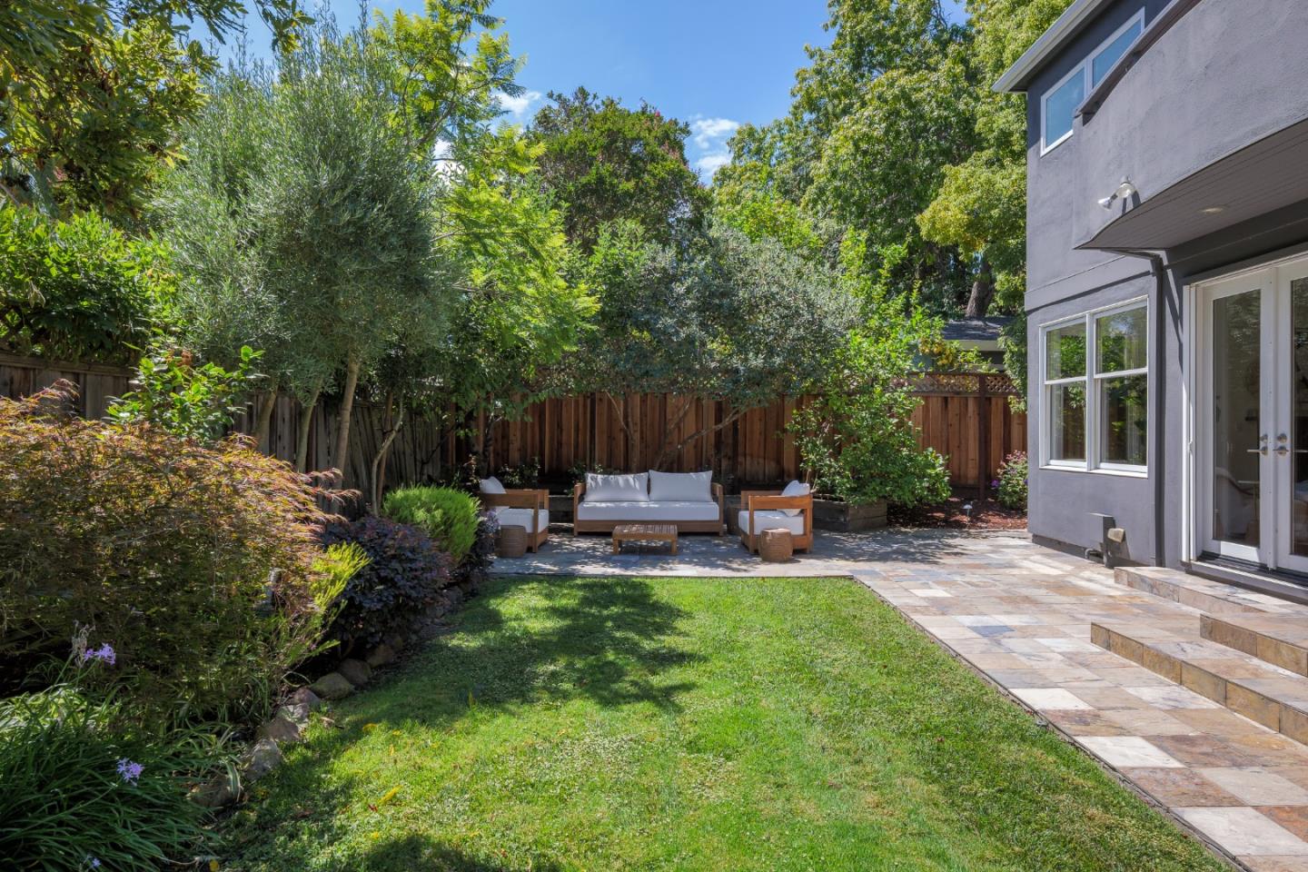 Detail Gallery Image 33 of 37 For 2051 Gordon Ave, Menlo Park,  CA 94025 - 4 Beds | 3 Baths