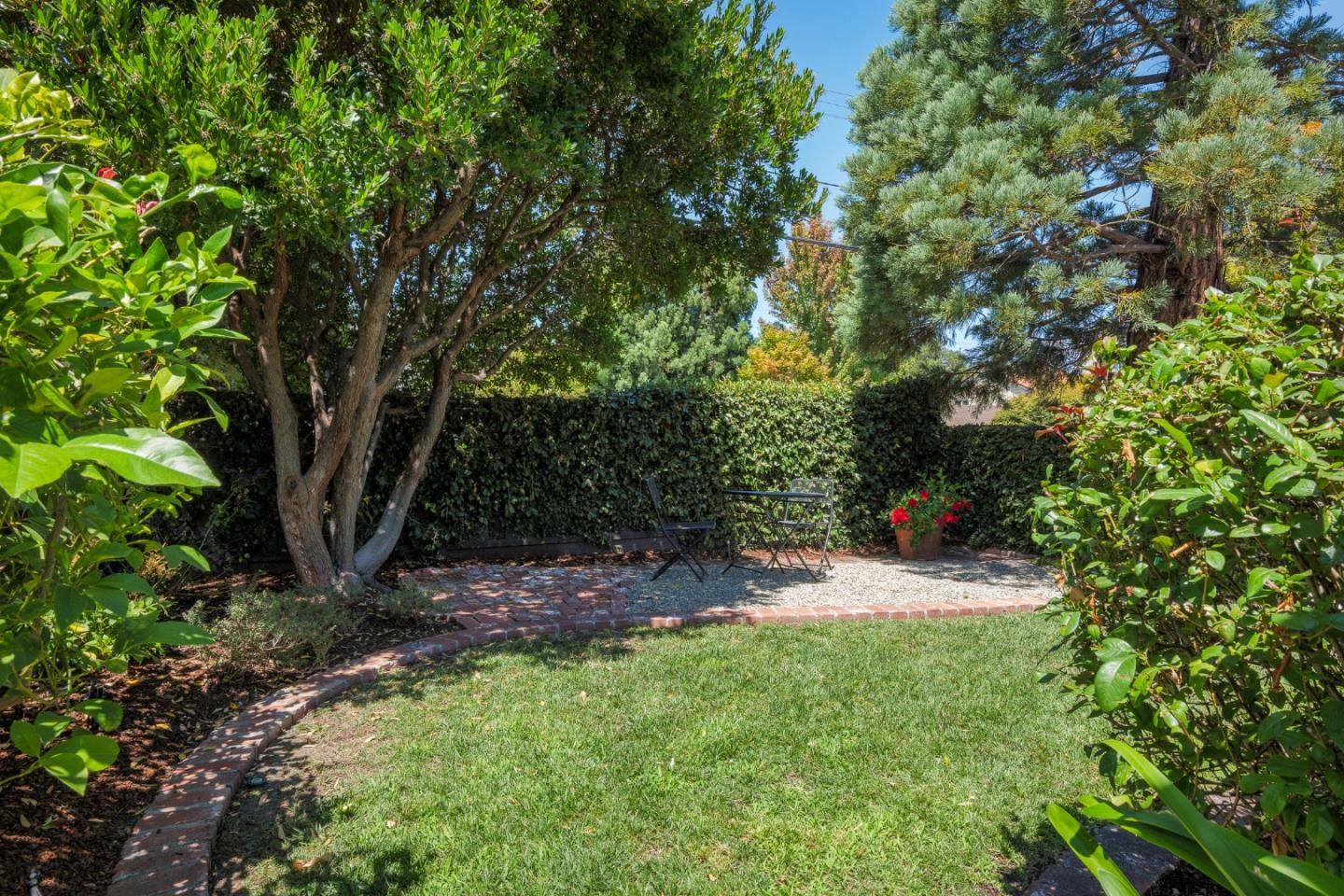 Detail Gallery Image 34 of 37 For 2051 Gordon Ave, Menlo Park,  CA 94025 - 4 Beds | 3 Baths