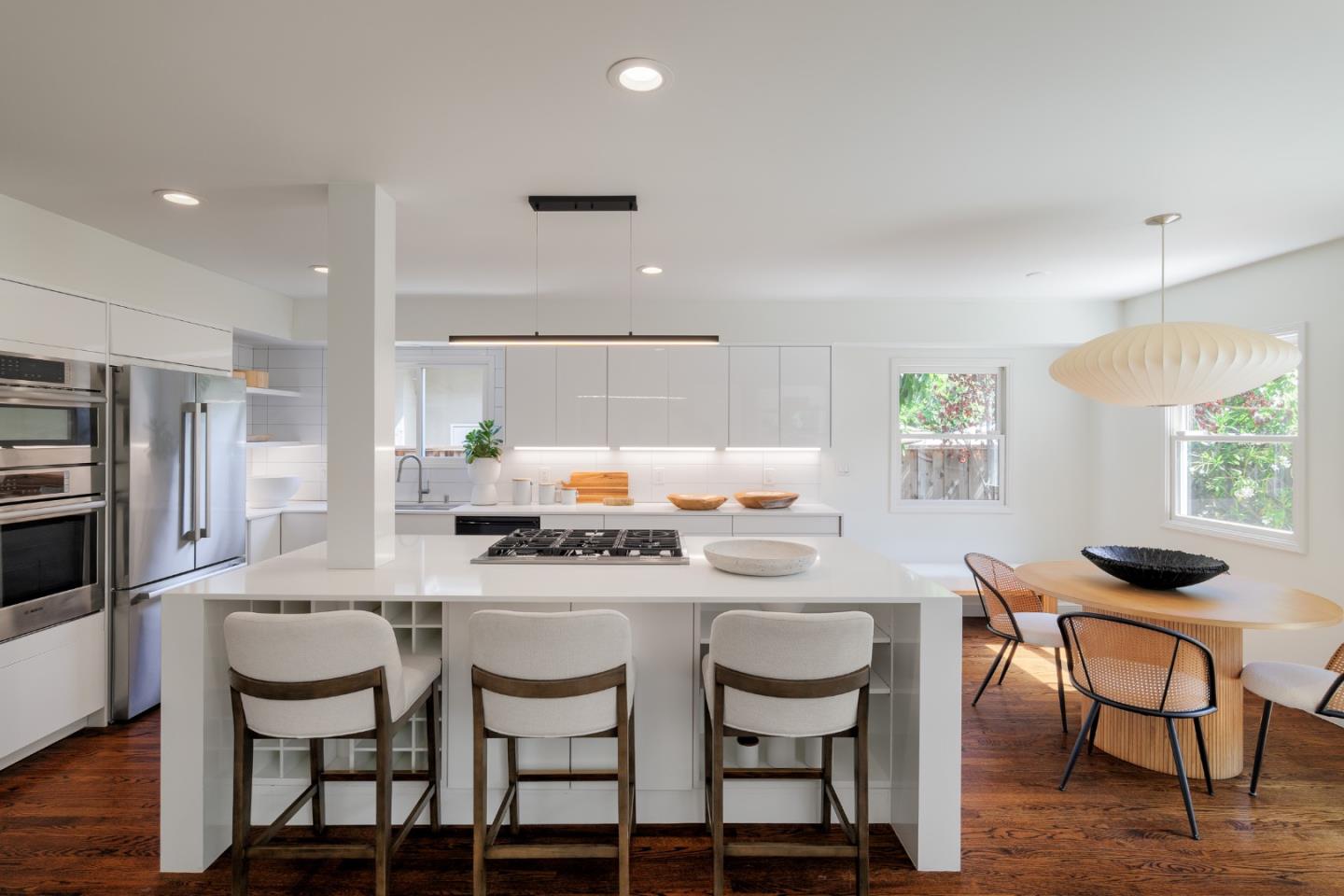 Detail Gallery Image 8 of 37 For 2051 Gordon Ave, Menlo Park,  CA 94025 - 4 Beds | 3 Baths