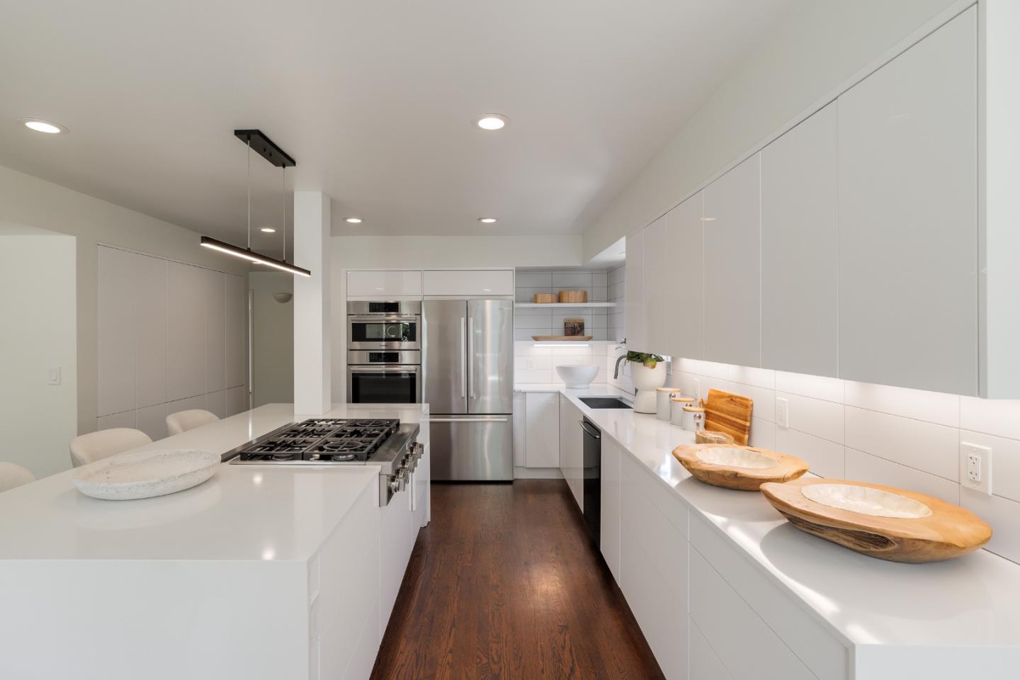 Detail Gallery Image 9 of 37 For 2051 Gordon Ave, Menlo Park,  CA 94025 - 4 Beds | 3 Baths