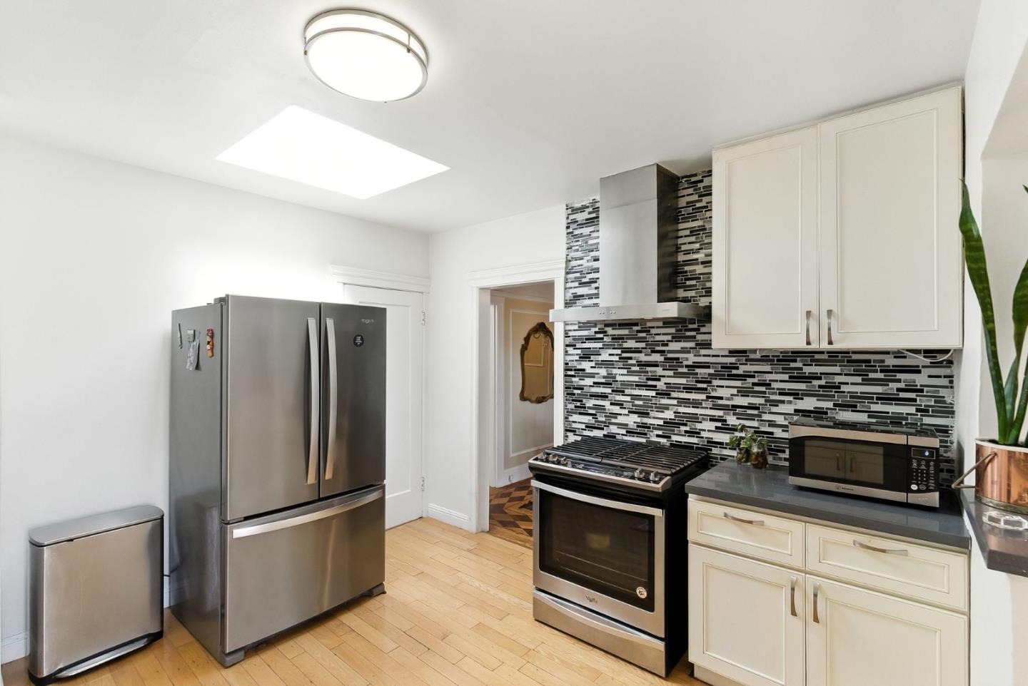 Detail Gallery Image 22 of 58 For 214 Louisburg St, San Francisco,  CA 94112 - 2 Beds | 1 Baths