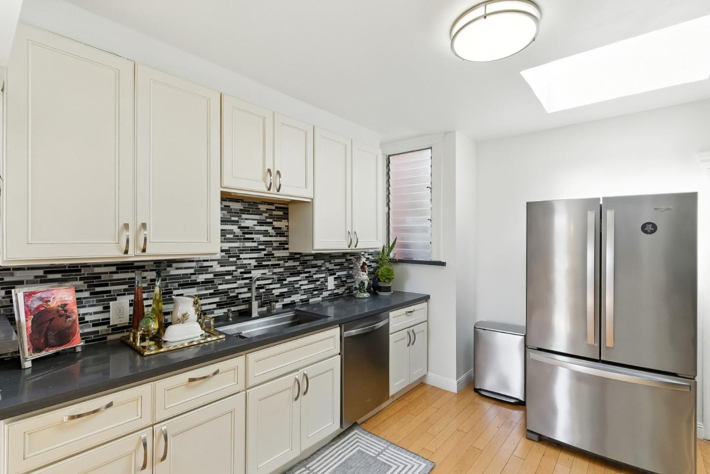 Detail Gallery Image 23 of 58 For 214 Louisburg St, San Francisco,  CA 94112 - 2 Beds | 1 Baths