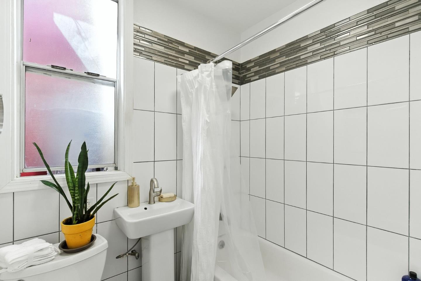 Detail Gallery Image 24 of 58 For 214 Louisburg St, San Francisco,  CA 94112 - 2 Beds | 1 Baths