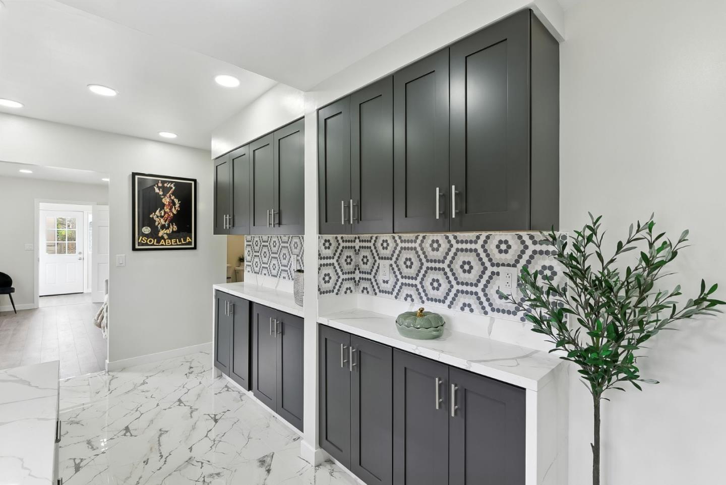 Detail Gallery Image 10 of 36 For 230 Rhine St, San Francisco,  CA 94112 - 4 Beds | 3 Baths