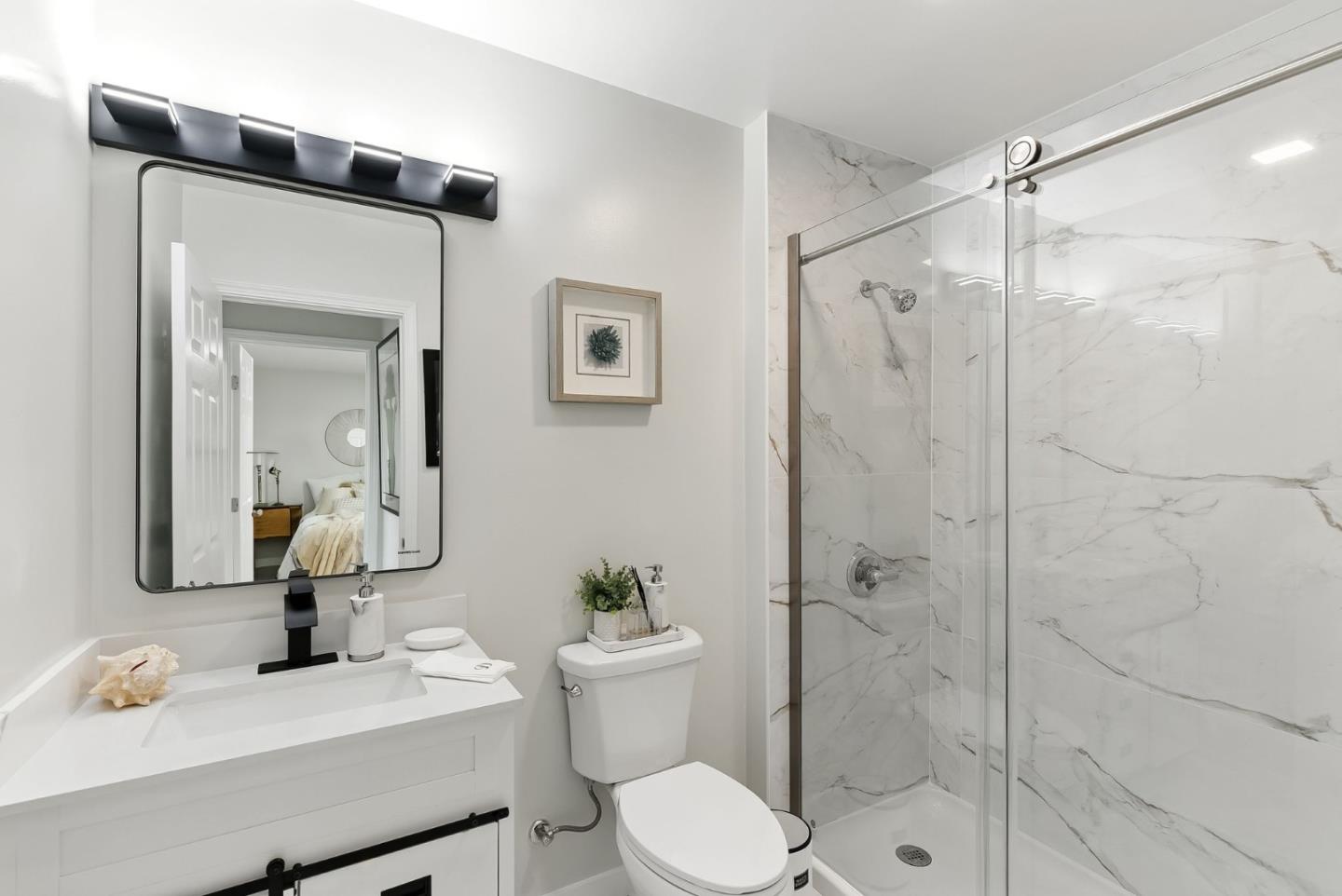 Detail Gallery Image 11 of 36 For 230 Rhine St, San Francisco,  CA 94112 - 4 Beds | 3 Baths