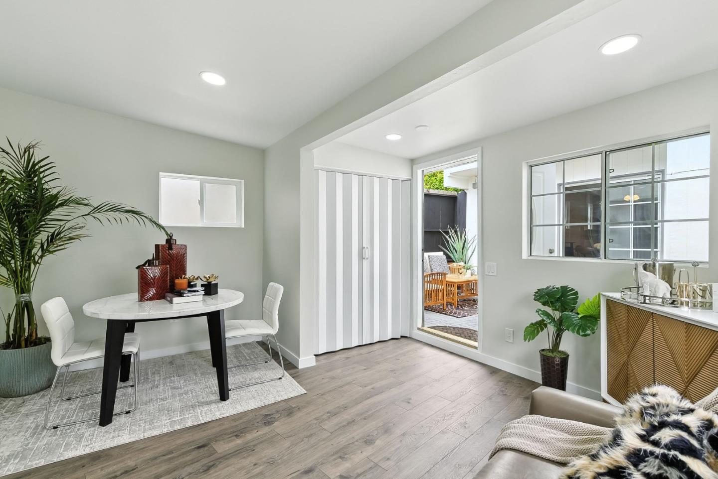 Detail Gallery Image 14 of 36 For 230 Rhine St, San Francisco,  CA 94112 - 4 Beds | 3 Baths