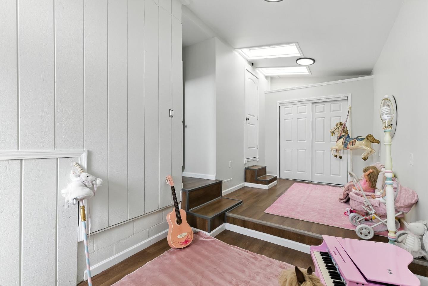 Detail Gallery Image 16 of 36 For 230 Rhine St, San Francisco,  CA 94112 - 4 Beds | 3 Baths