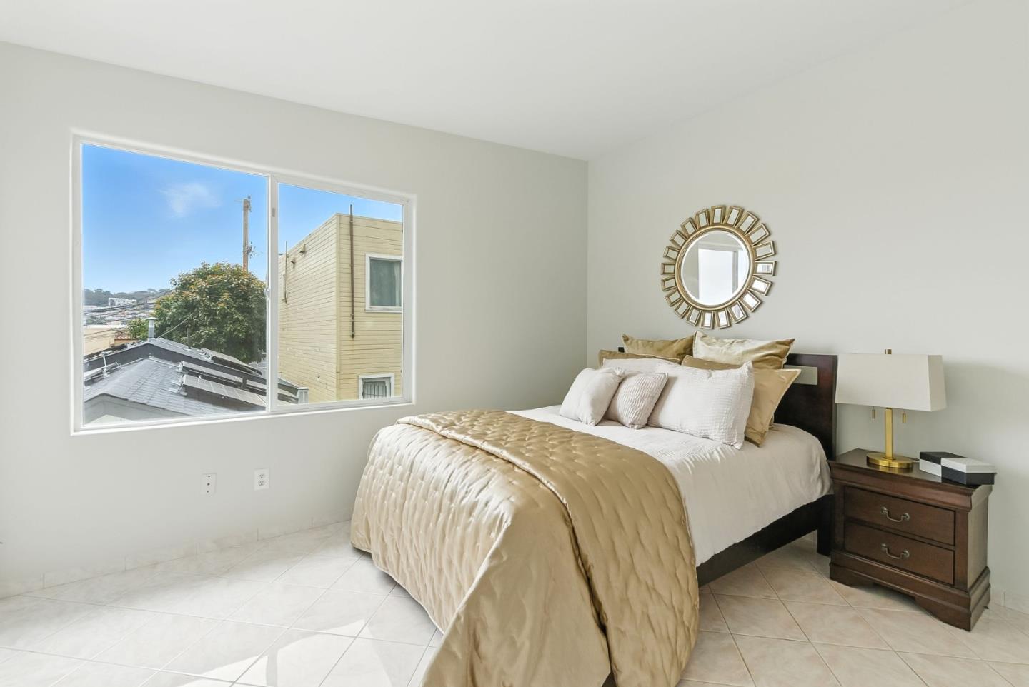 Detail Gallery Image 19 of 36 For 230 Rhine St, San Francisco,  CA 94112 - 4 Beds | 3 Baths