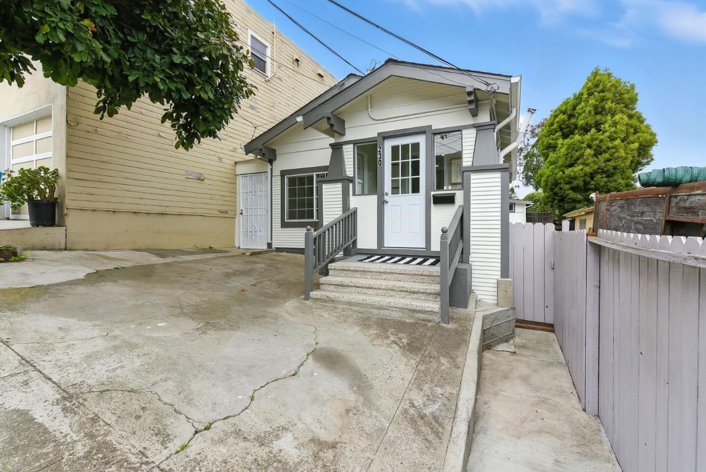 Detail Gallery Image 2 of 36 For 230 Rhine St, San Francisco,  CA 94112 - 4 Beds | 3 Baths