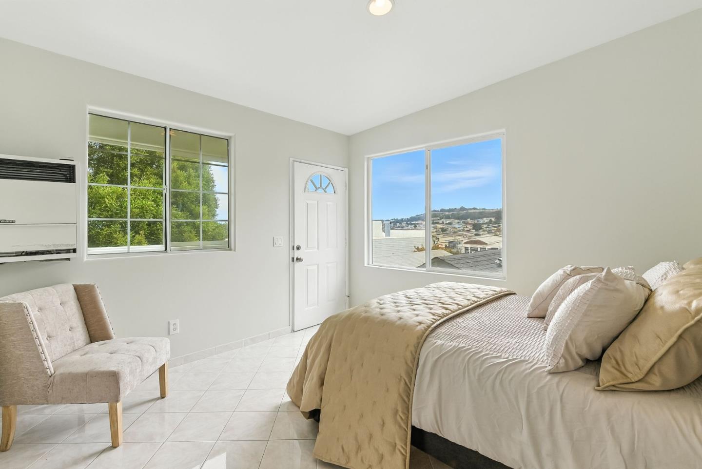 Detail Gallery Image 20 of 36 For 230 Rhine St, San Francisco,  CA 94112 - 4 Beds | 3 Baths