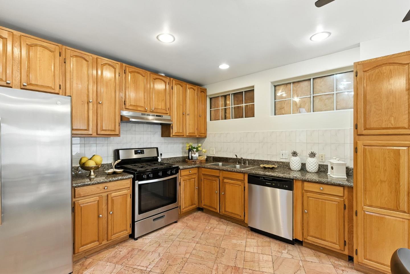 Detail Gallery Image 27 of 36 For 230 Rhine St, San Francisco,  CA 94112 - 4 Beds | 3 Baths