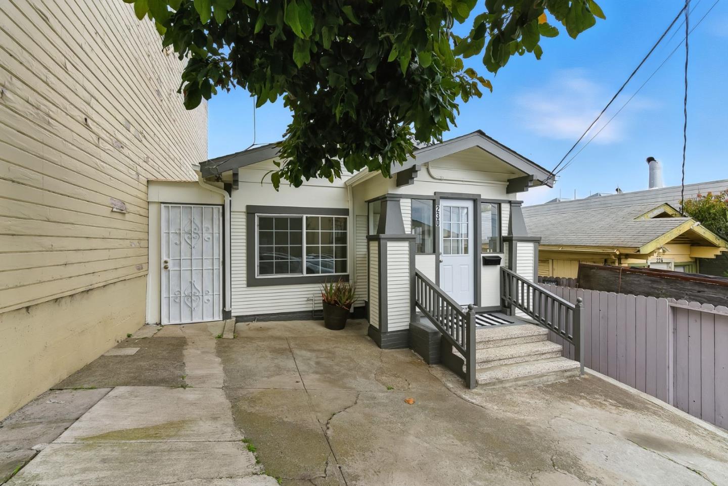 Detail Gallery Image 3 of 36 For 230 Rhine St, San Francisco,  CA 94112 - 4 Beds | 3 Baths