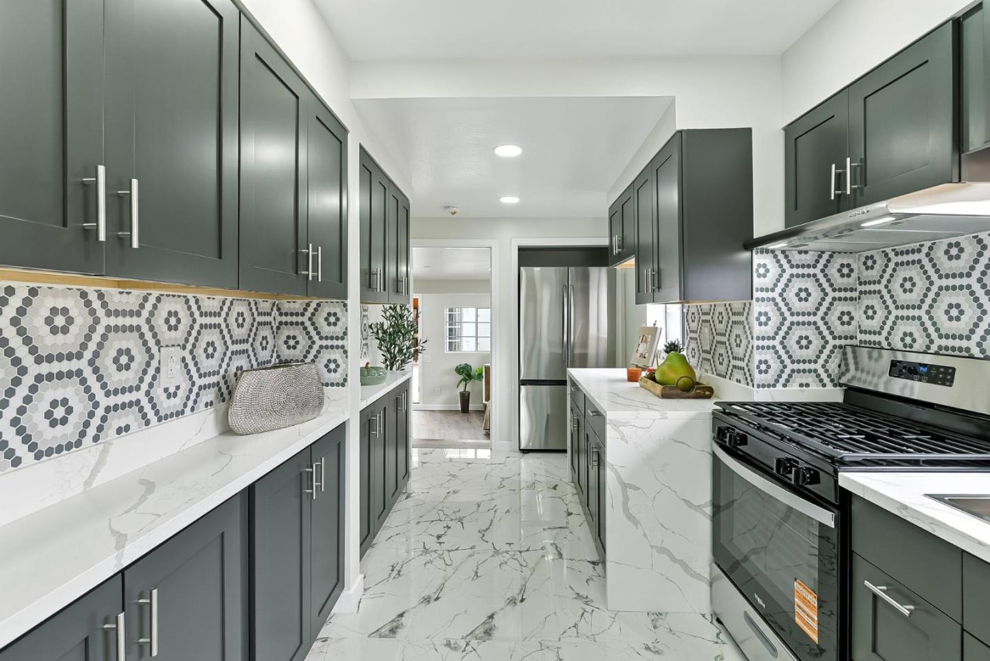 Detail Gallery Image 33 of 36 For 230 Rhine St, San Francisco,  CA 94112 - 4 Beds | 3 Baths