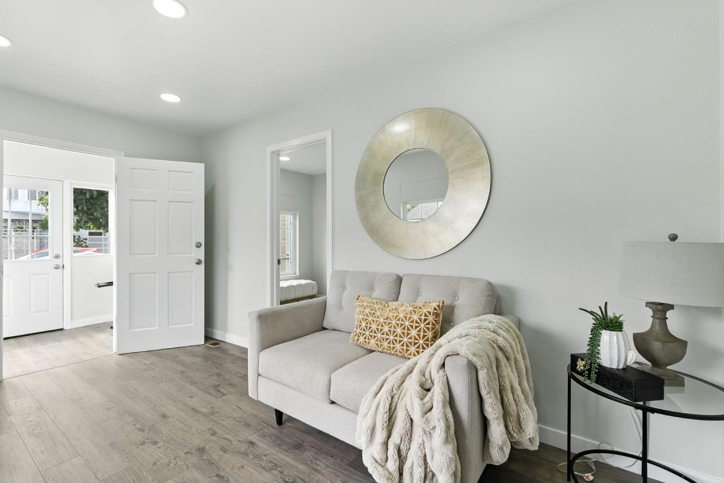 Detail Gallery Image 6 of 36 For 230 Rhine St, San Francisco,  CA 94112 - 4 Beds | 3 Baths
