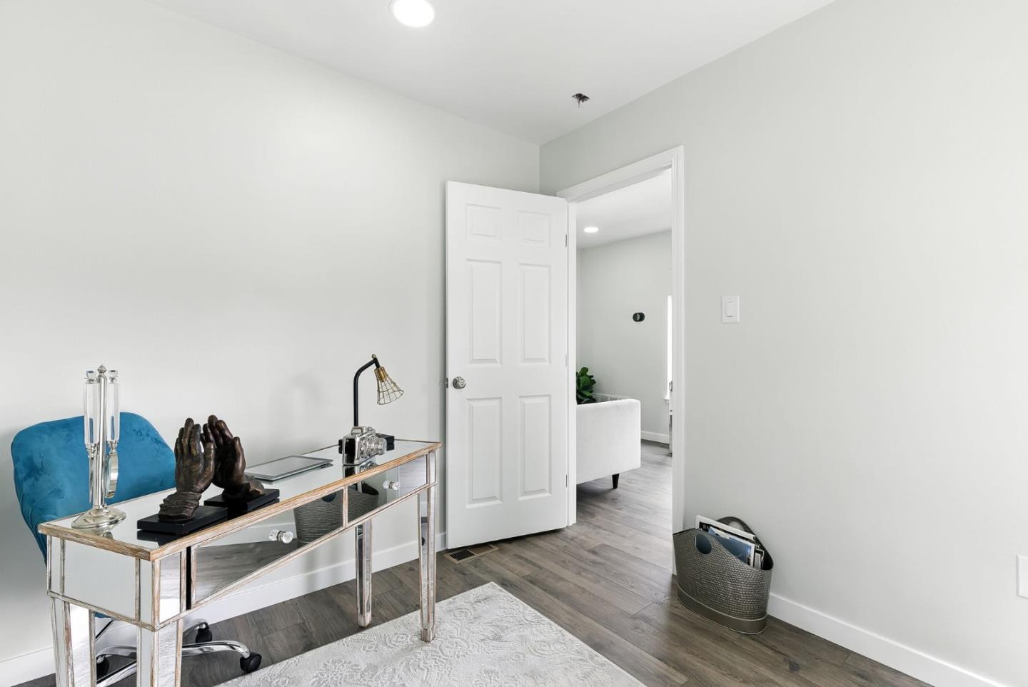 Detail Gallery Image 8 of 36 For 230 Rhine St, San Francisco,  CA 94112 - 4 Beds | 3 Baths