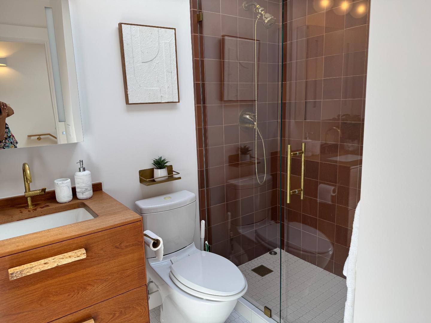 Detail Gallery Image 12 of 29 For 1269 S Van Ness Ave #UNIT D,  San Francisco,  CA 94110 - 3 Beds | 2 Baths