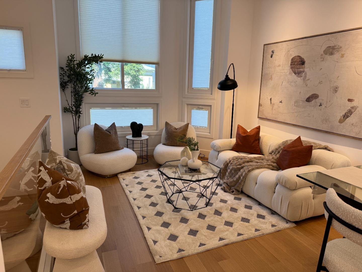 Detail Gallery Image 2 of 29 For 1269 S Van Ness Ave #UNIT D,  San Francisco,  CA 94110 - 3 Beds | 2 Baths