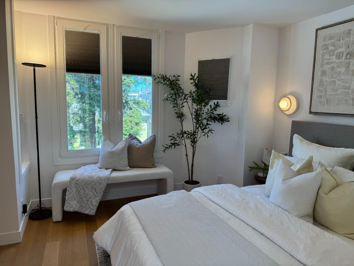 Detail Gallery Image 3 of 29 For 1269 S Van Ness Ave #UNIT D,  San Francisco,  CA 94110 - 3 Beds | 2 Baths