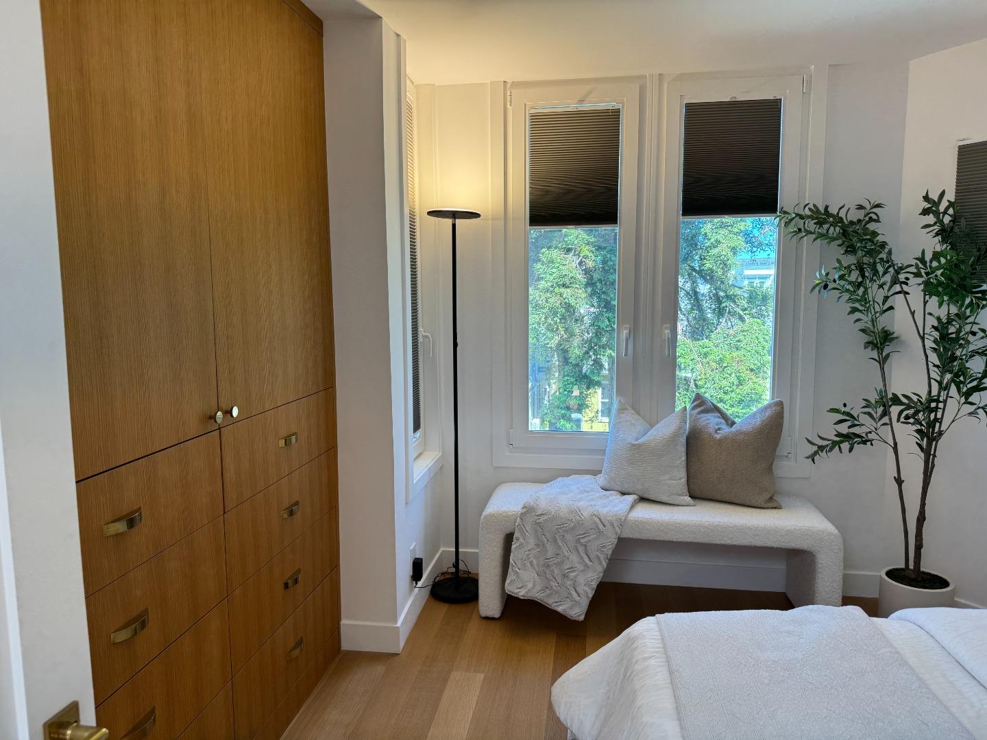 Detail Gallery Image 7 of 29 For 1269 S Van Ness Ave #UNIT D,  San Francisco,  CA 94110 - 3 Beds | 2 Baths