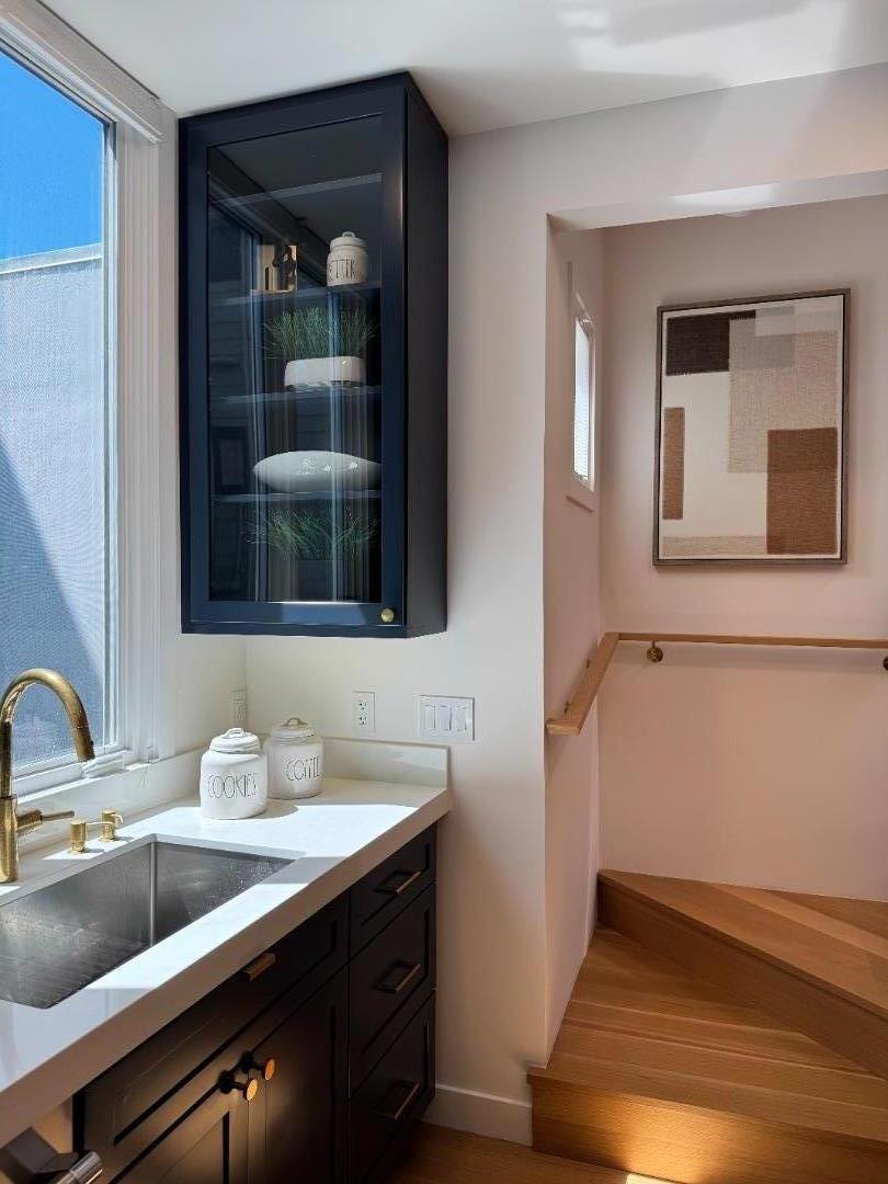 Detail Gallery Image 9 of 29 For 1269 S Van Ness Ave #UNIT D,  San Francisco,  CA 94110 - 3 Beds | 2 Baths