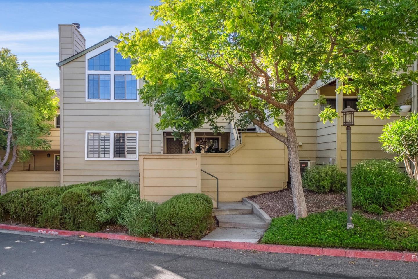 Detail Gallery Image 3 of 68 For 3182 Heather Ridge Dr, San Jose,  CA 95136 - 2 Beds | 2 Baths