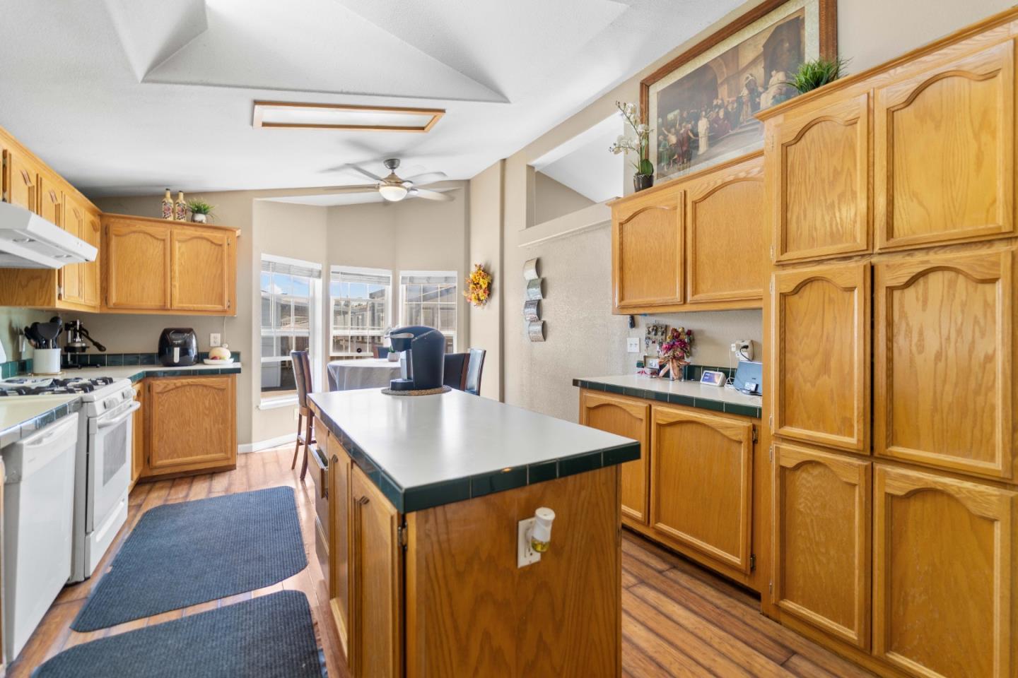 Detail Gallery Image 11 of 41 For 165 Blossom Hill Rd #113,  San Jose,  CA 95123 - 3 Beds | 2 Baths