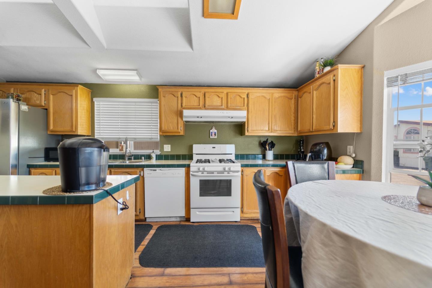 Detail Gallery Image 13 of 41 For 165 Blossom Hill Rd #113,  San Jose,  CA 95123 - 3 Beds | 2 Baths