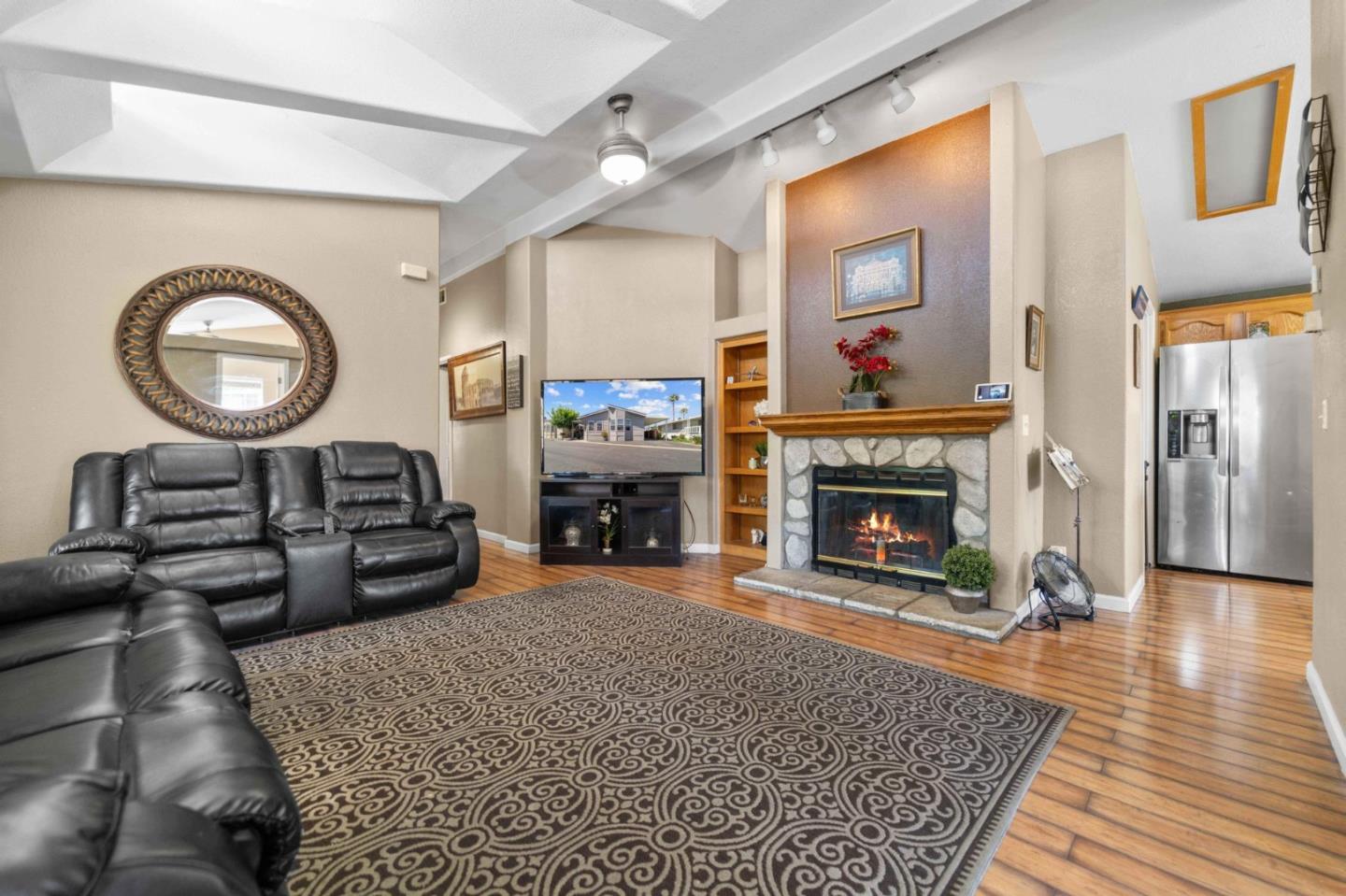 Detail Gallery Image 2 of 41 For 165 Blossom Hill Rd #113,  San Jose,  CA 95123 - 3 Beds | 2 Baths