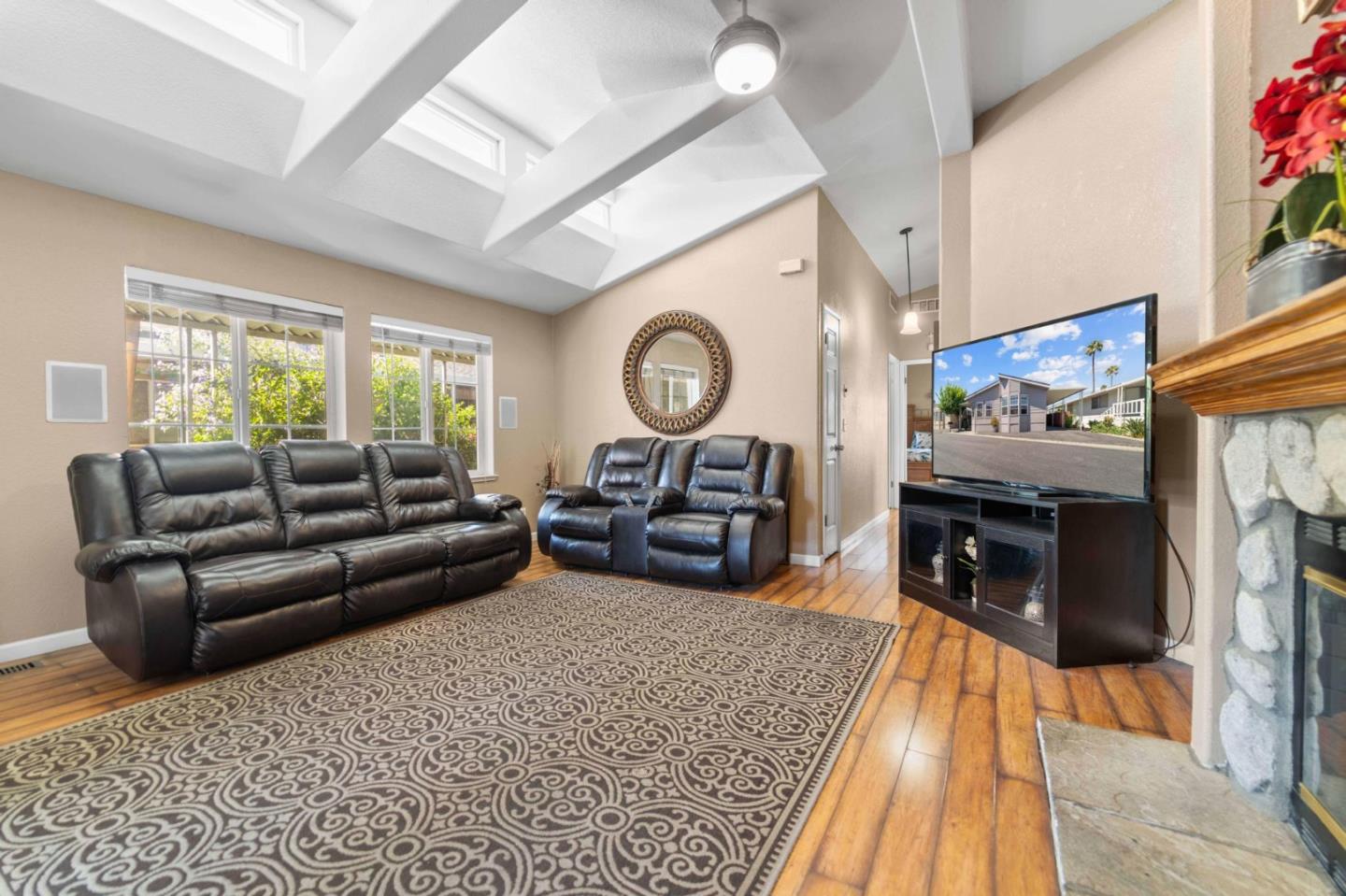 Detail Gallery Image 4 of 41 For 165 Blossom Hill Rd #113,  San Jose,  CA 95123 - 3 Beds | 2 Baths