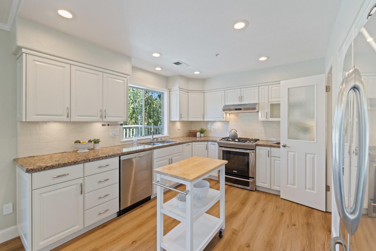 Detail Gallery Image 10 of 65 For 152 Navigator Dr, Scotts Valley,  CA 95066 - 3 Beds | 2/1 Baths
