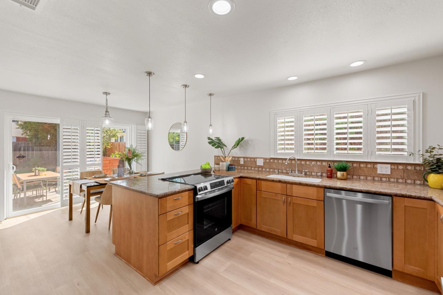 Detail Gallery Image 12 of 35 For 1122 Lancelot Ln, San Jose,  CA 95127 - 3 Beds | 2 Baths