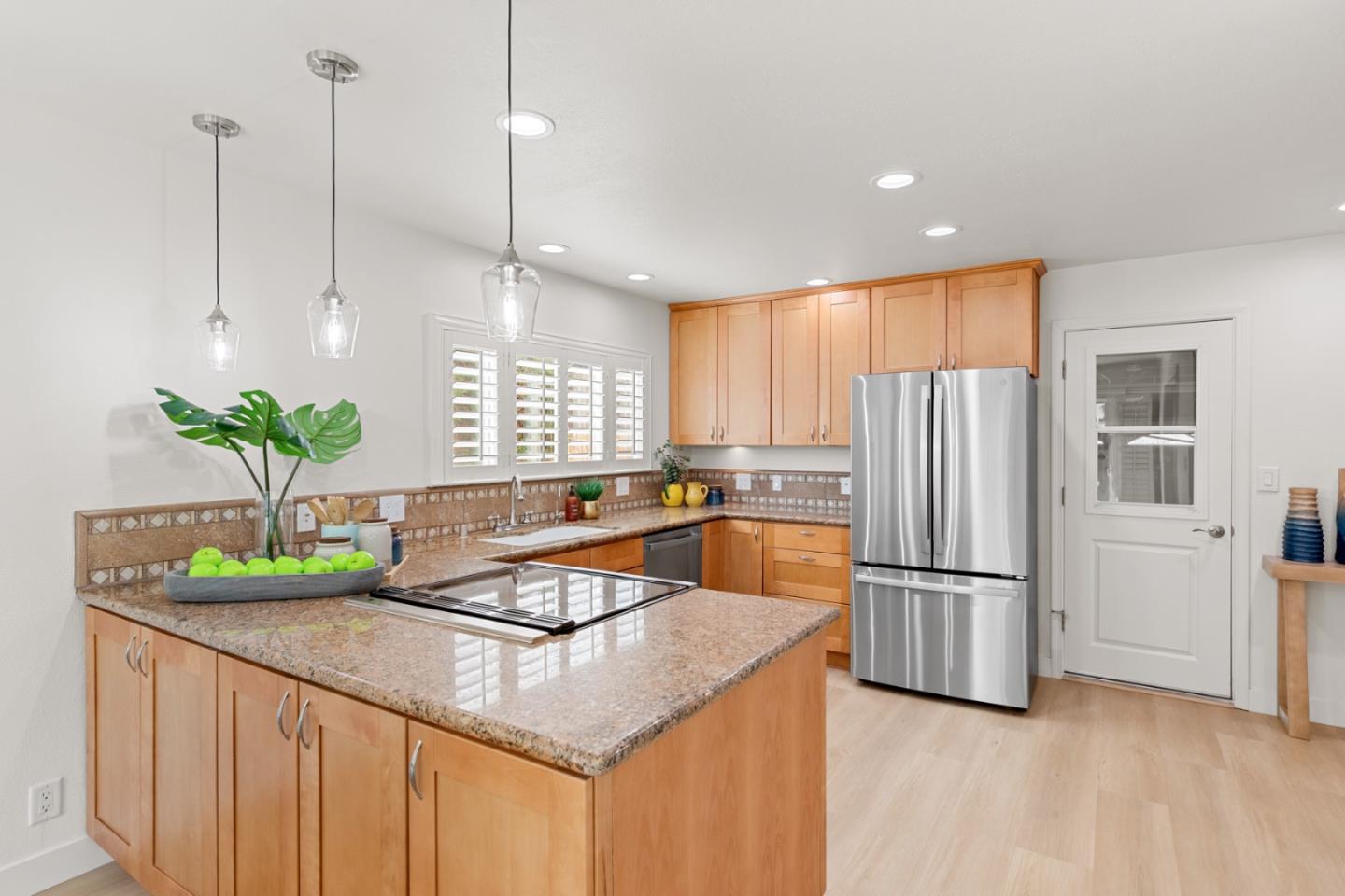 Detail Gallery Image 14 of 35 For 1122 Lancelot Ln, San Jose,  CA 95127 - 3 Beds | 2 Baths