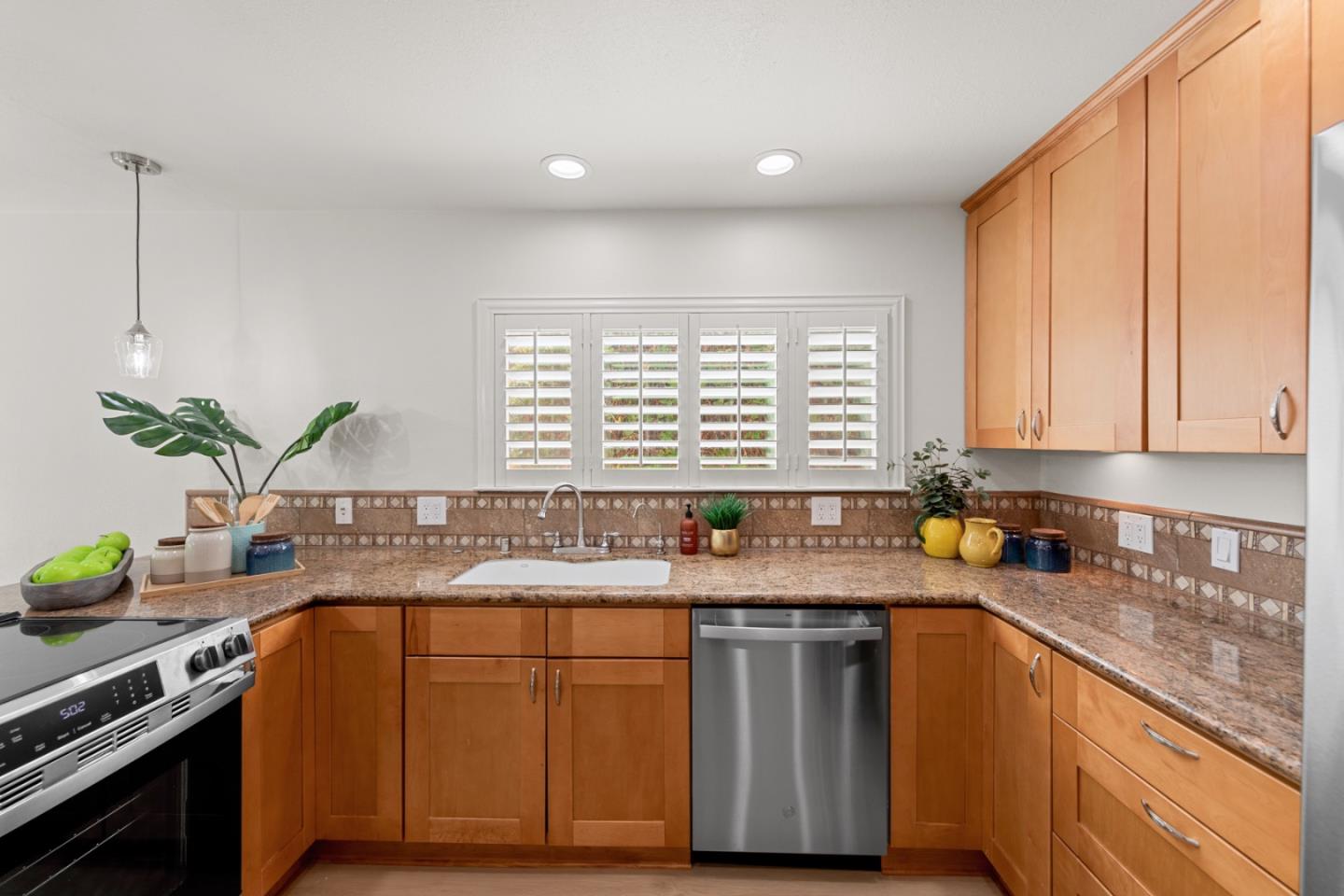Detail Gallery Image 15 of 35 For 1122 Lancelot Ln, San Jose,  CA 95127 - 3 Beds | 2 Baths