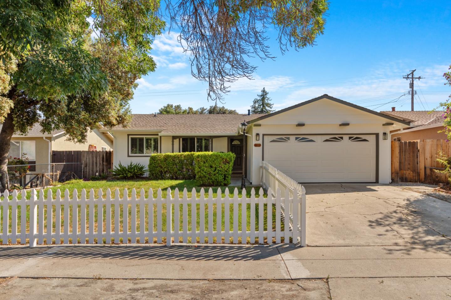Detail Gallery Image 4 of 35 For 1122 Lancelot Ln, San Jose,  CA 95127 - 3 Beds | 2 Baths
