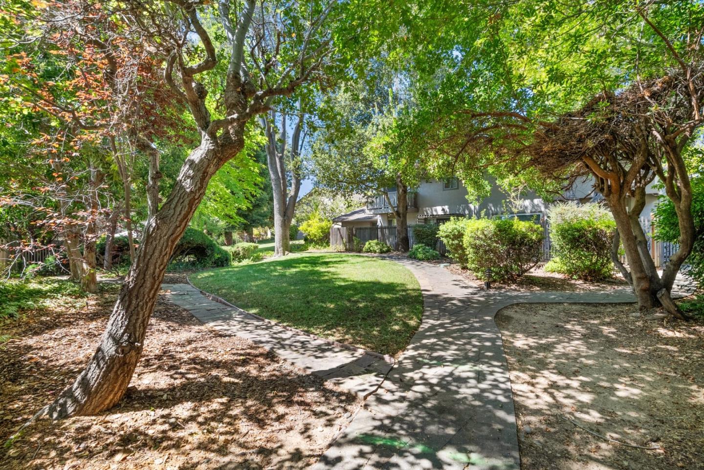 Detail Gallery Image 32 of 38 For 15400 Winchester Blvd #25,  Los Gatos,  CA 95030 - 3 Beds | 2/1 Baths