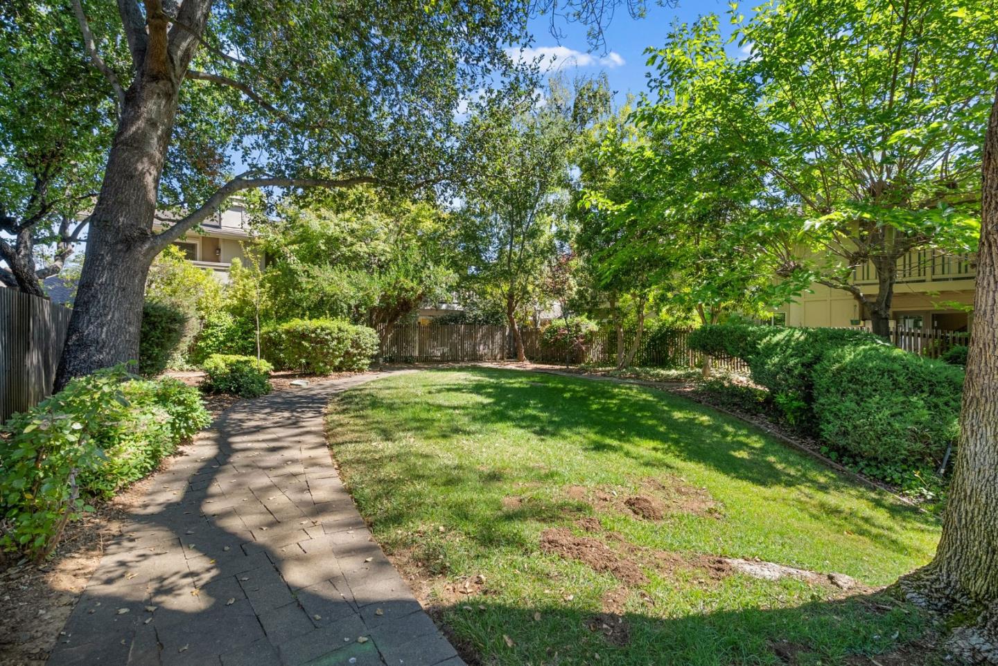 Detail Gallery Image 33 of 38 For 15400 Winchester Blvd #25,  Los Gatos,  CA 95030 - 3 Beds | 2/1 Baths