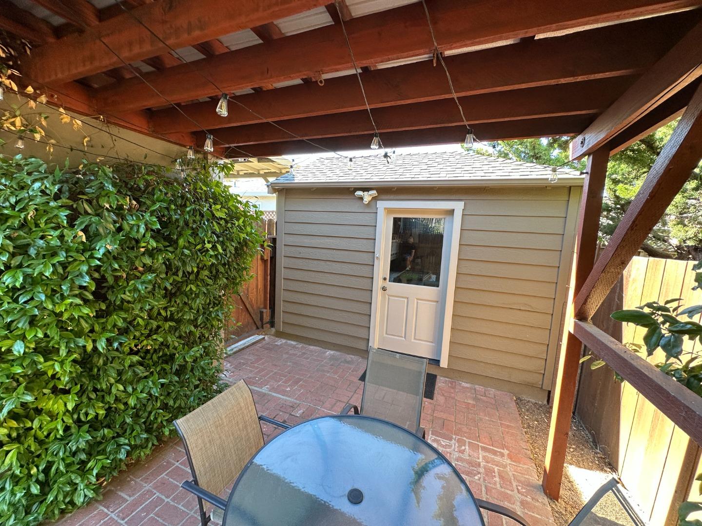 Detail Gallery Image 8 of 13 For 3833 Donner St, San Mateo,  CA 94403 - 2 Beds | 1 Baths