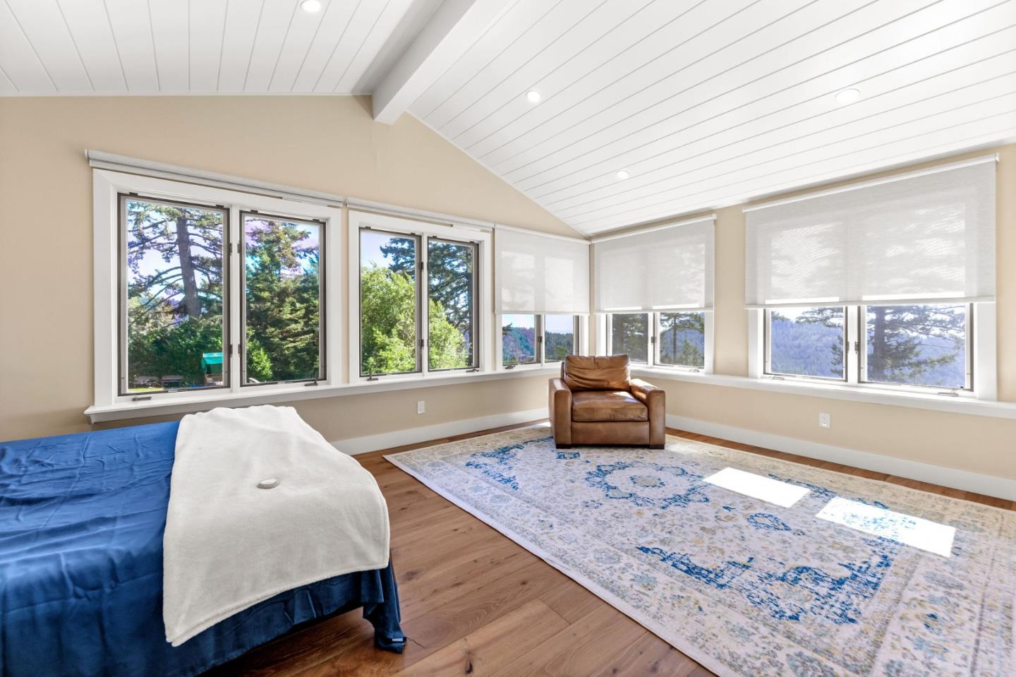Detail Gallery Image 14 of 29 For 220 Ware Rd, Woodside,  CA 94062 - 7 Beds | 5/2 Baths
