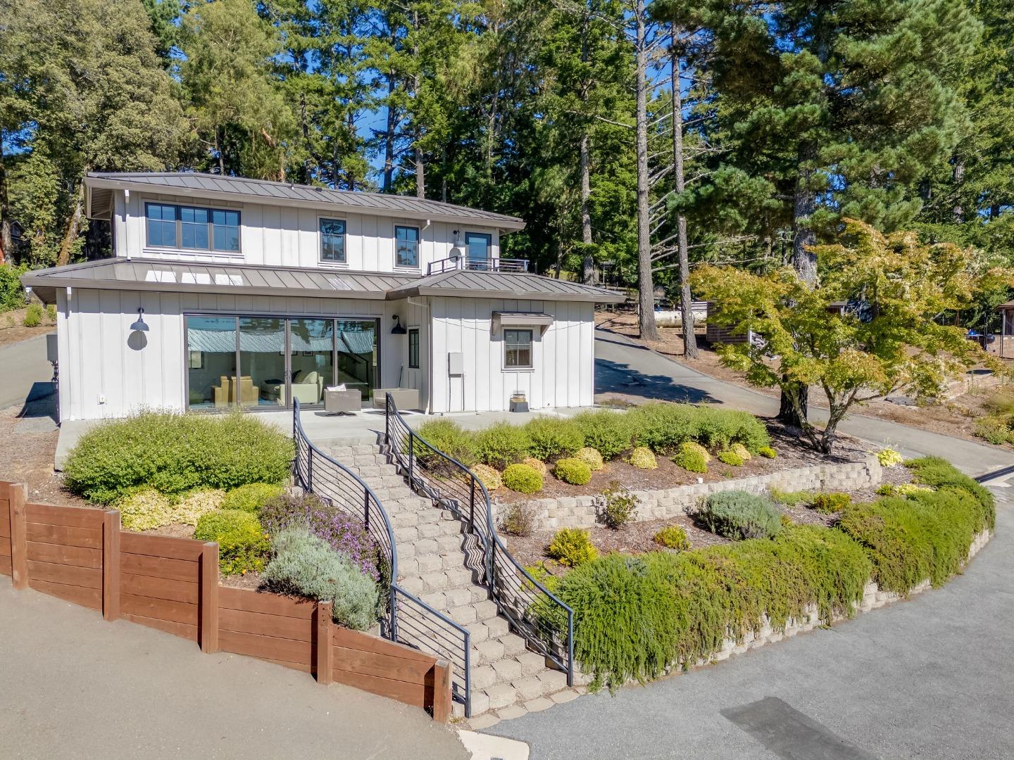 Detail Gallery Image 25 of 29 For 220 Ware Rd, Woodside,  CA 94062 - 7 Beds | 5/2 Baths