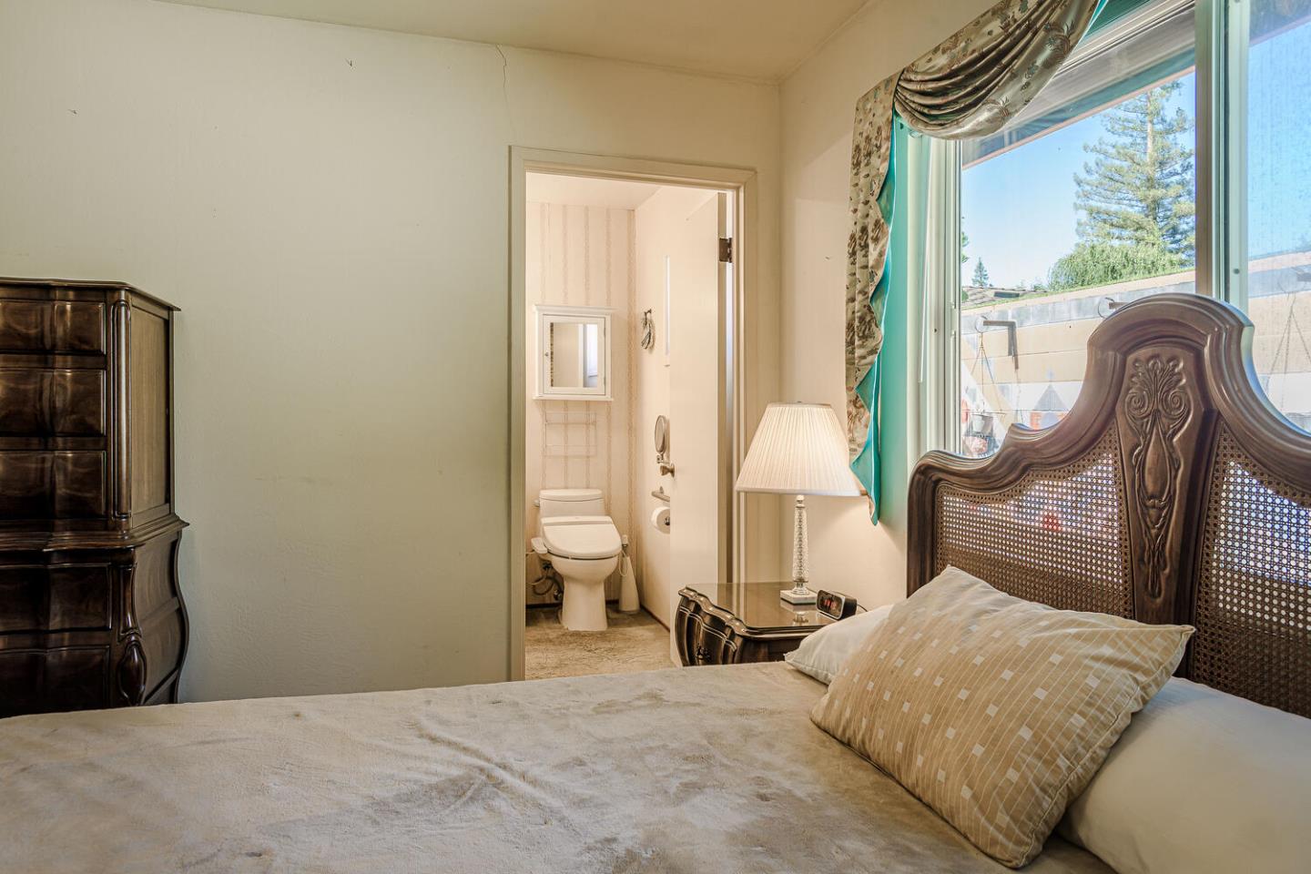 Detail Gallery Image 13 of 31 For 591 16th Ave, Menlo Park,  CA 94025 - 4 Beds | 2 Baths