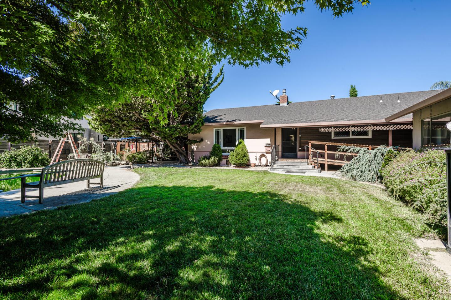 Detail Gallery Image 19 of 31 For 591 16th Ave, Menlo Park,  CA 94025 - 4 Beds | 2 Baths