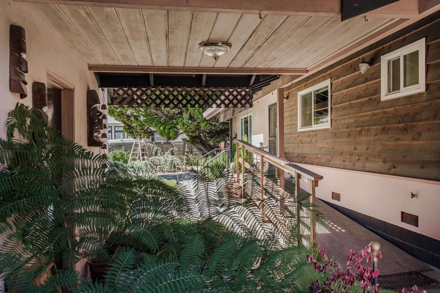 Detail Gallery Image 26 of 31 For 591 16th Ave, Menlo Park,  CA 94025 - 4 Beds | 2 Baths