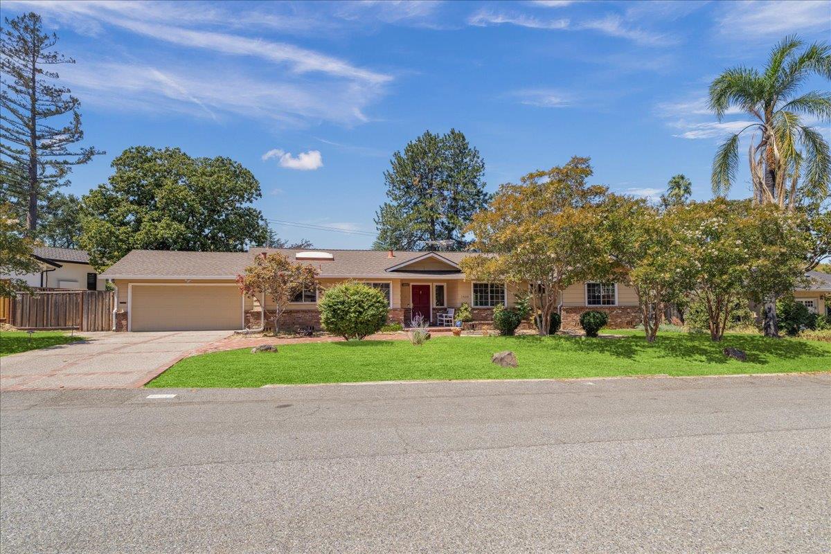 Detail Gallery Image 3 of 35 For 20211 Argonaut Dr, Saratoga,  CA 95070 - 3 Beds | 2 Baths