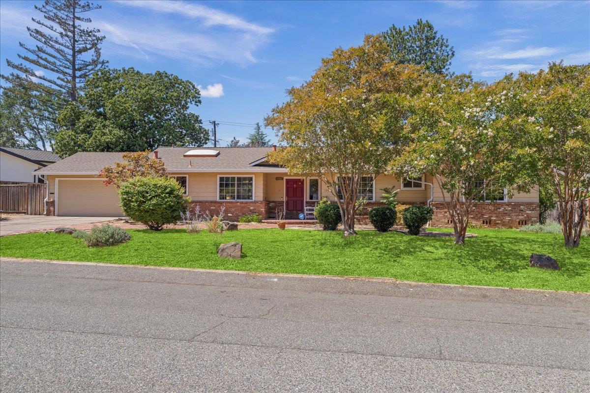 Detail Gallery Image 4 of 35 For 20211 Argonaut Dr, Saratoga,  CA 95070 - 3 Beds | 2 Baths