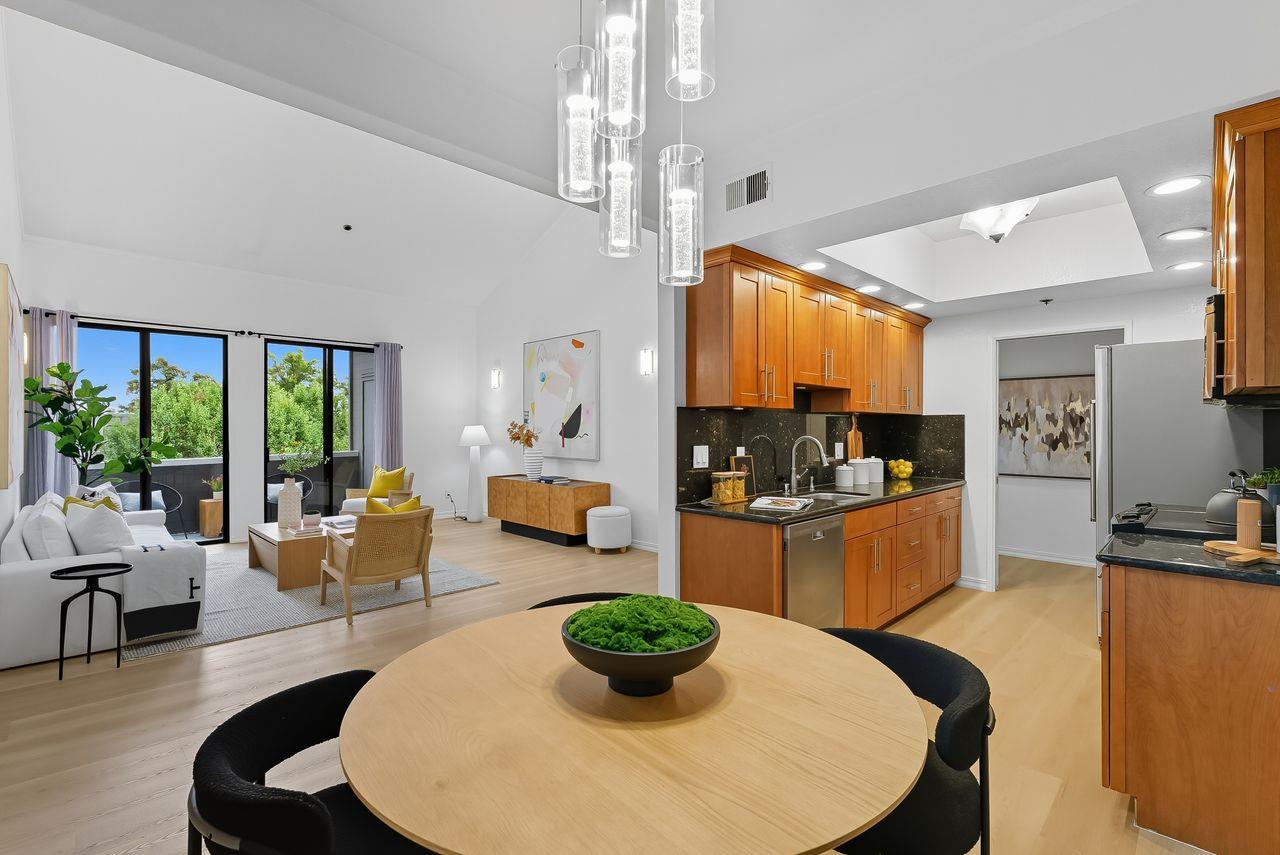 Detail Gallery Image 3 of 34 For 22330 Homestead Rd #307,  Cupertino,  CA 95014 - 2 Beds | 2 Baths