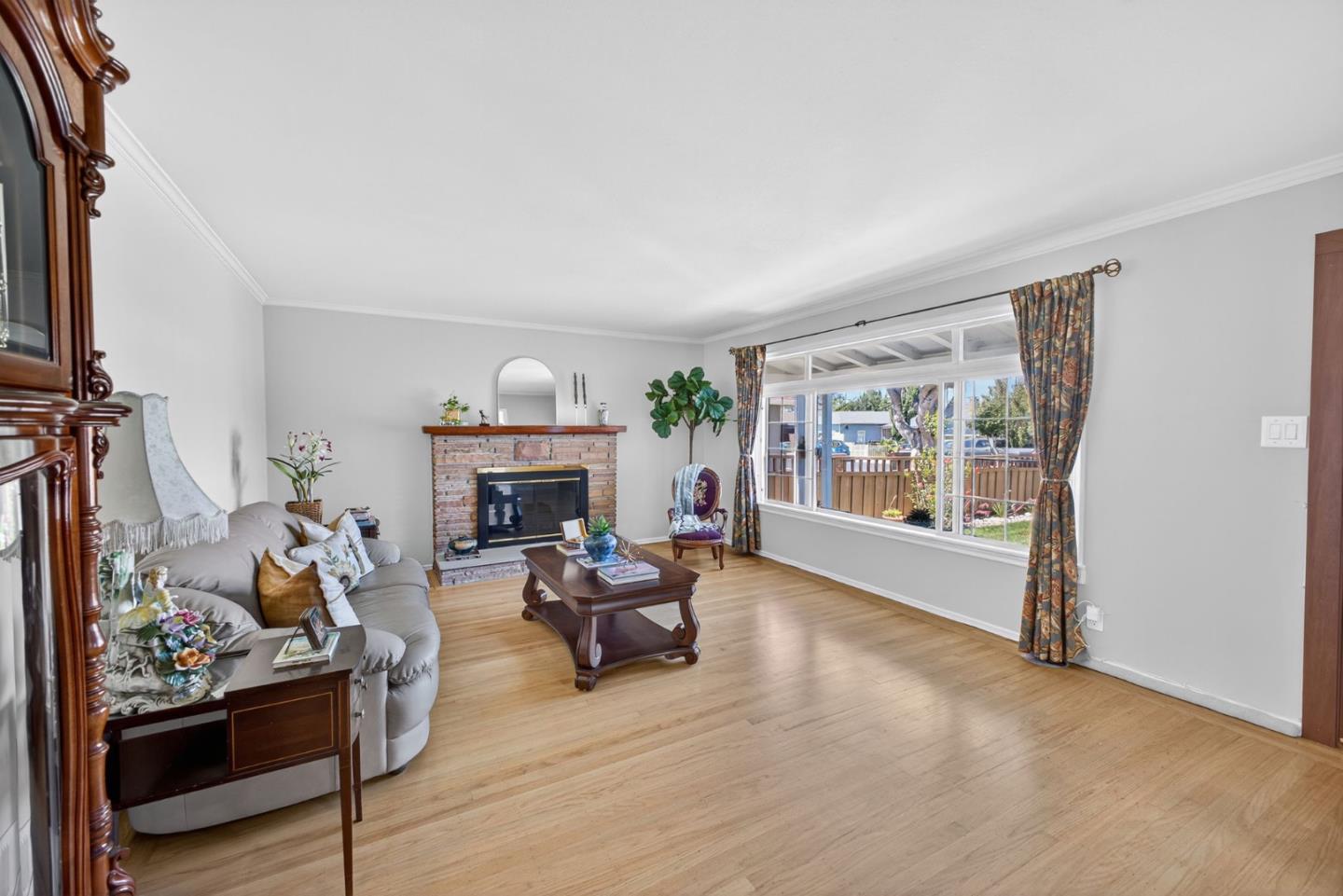Detail Gallery Image 10 of 37 For 215 Prague St, San Mateo,  CA 94401 - 3 Beds | 1/1 Baths