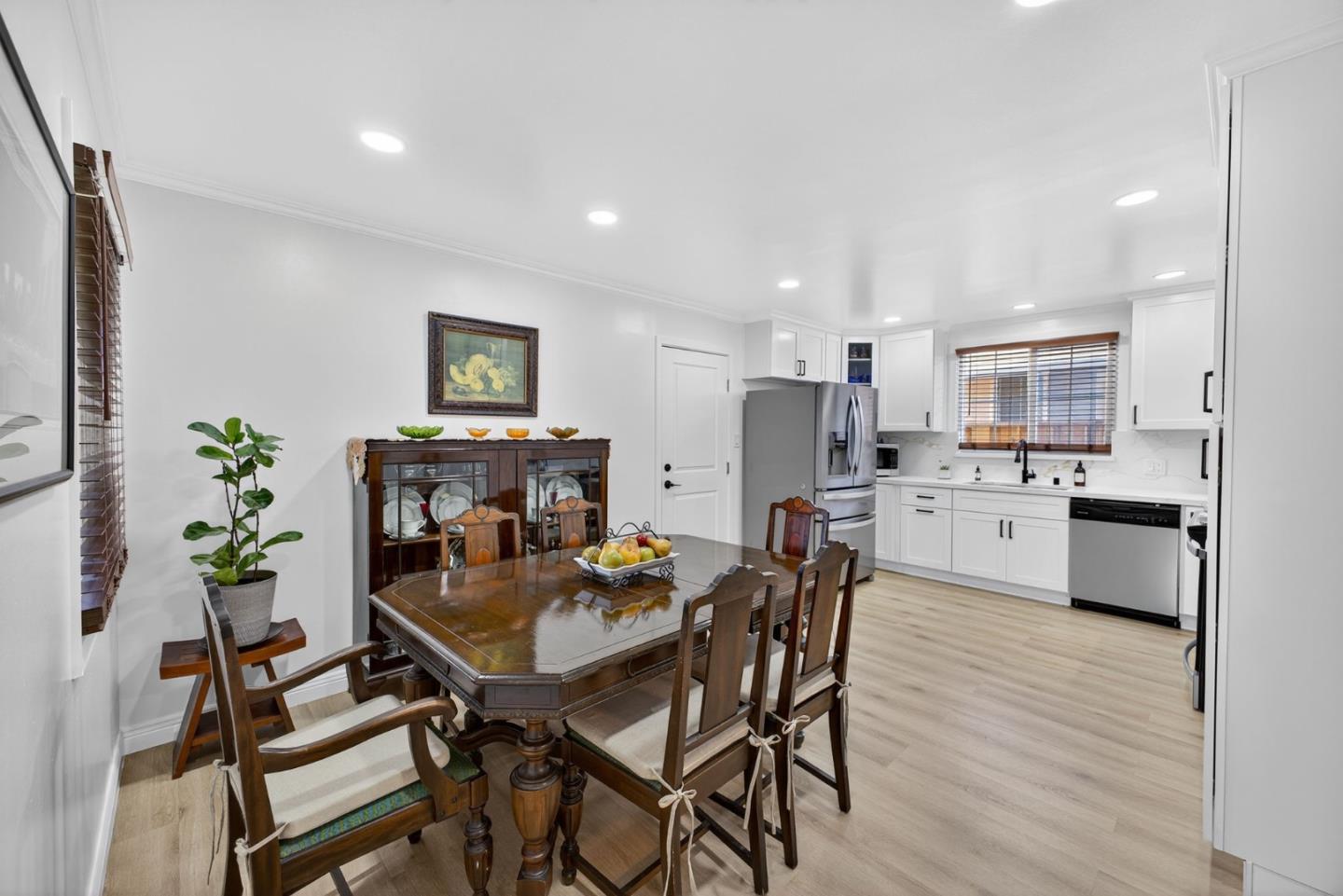 Detail Gallery Image 13 of 37 For 215 Prague St, San Mateo,  CA 94401 - 3 Beds | 1/1 Baths