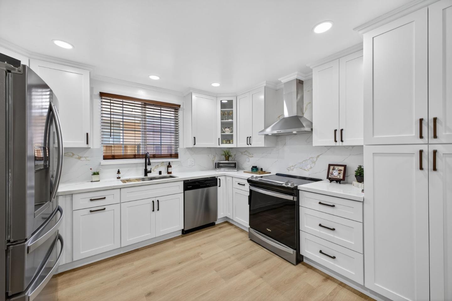Detail Gallery Image 14 of 37 For 215 Prague St, San Mateo,  CA 94401 - 3 Beds | 1/1 Baths