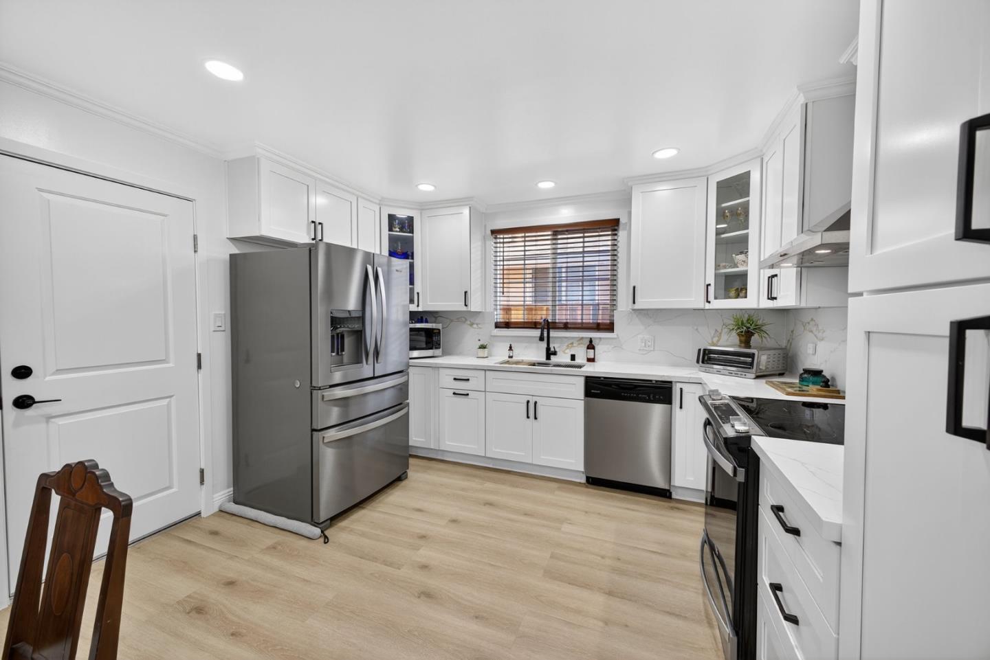 Detail Gallery Image 15 of 37 For 215 Prague St, San Mateo,  CA 94401 - 3 Beds | 1/1 Baths