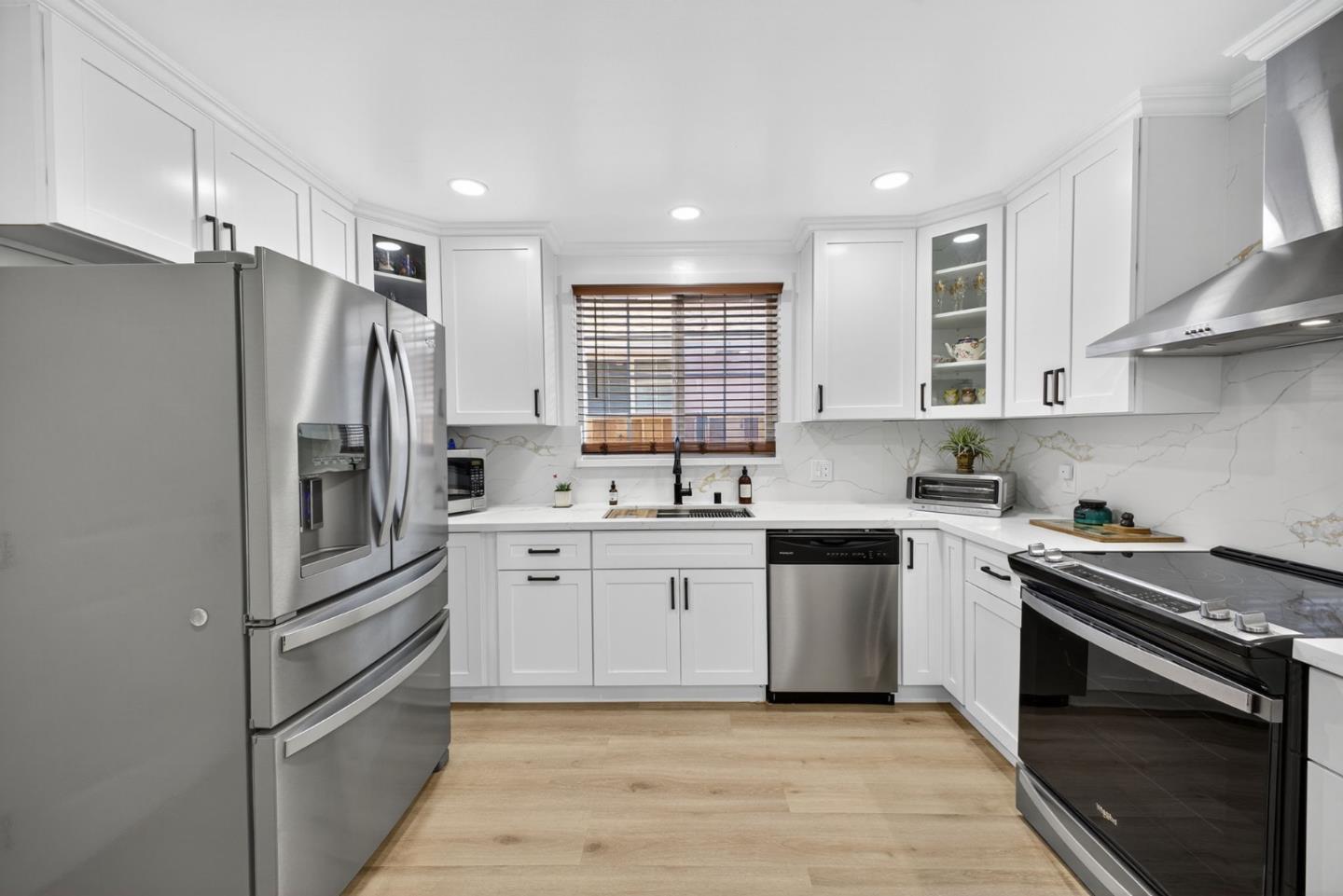 Detail Gallery Image 16 of 37 For 215 Prague St, San Mateo,  CA 94401 - 3 Beds | 1/1 Baths